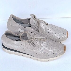OTBT Women's Lunar silver Suede Comfort Trainer Perforated Sneakers Size 10